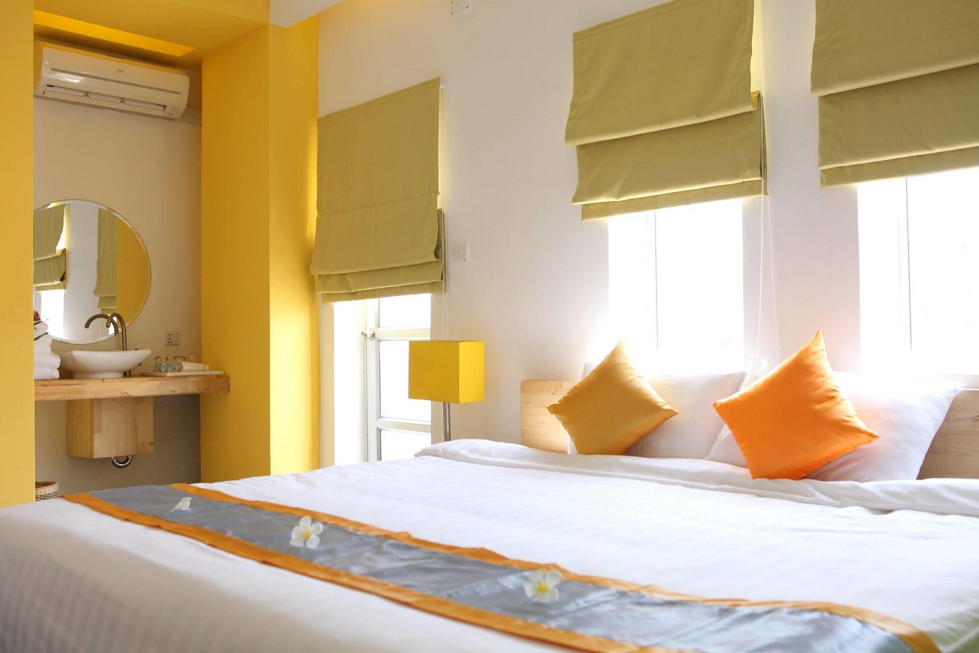 The Frangipani Living Arts Hotel And Spa Phnom Penh Room photo